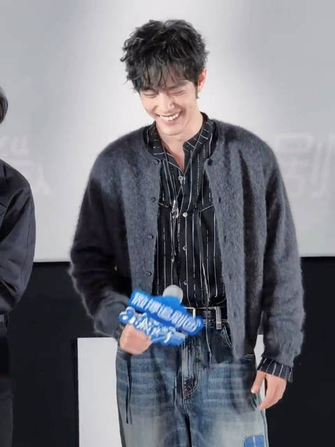 #肖战怎么还现场挨打了##我是肖战我也笑我是姜妍我也打#哈哈哈哈哈哈哈我是肖战我也笑我是姜妍我也打 