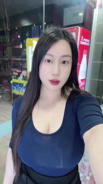 你看，世人多奇怪，喜欢的人得不到，得到了不珍惜，在一起时怀疑，失去了怀念，怀念的想相见，相见的又恨晚