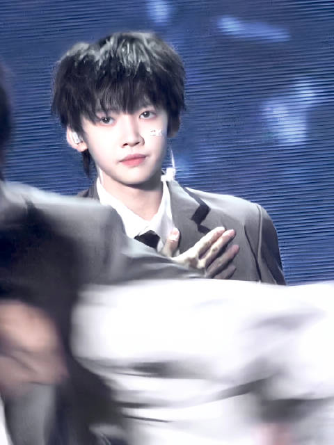 #张奕然[超话]# 🥥#张奕然 醇厚嗓音黑巧主唱#  “I am who i’m meant to 