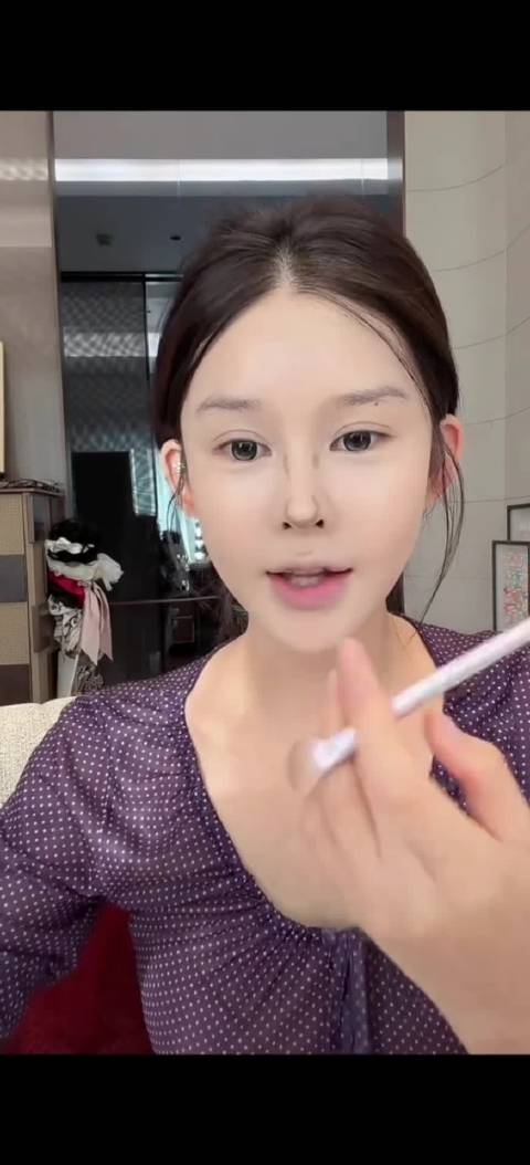 傲娇美抢到苹果18了，加价买了个蓝色的，换下来的苹果17已经和弟弟商量好了，等18到了就传给他！#一
