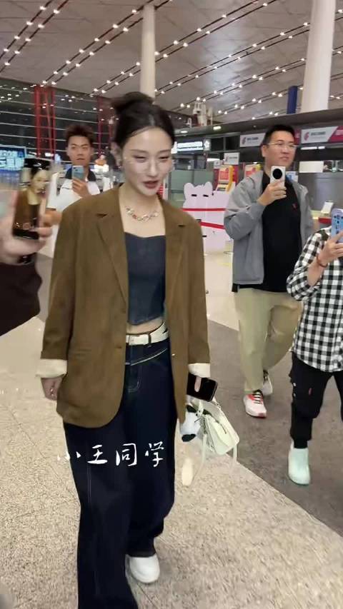 #何宣林 高铭辰#何宣林今天全妆美美的 今天是全妆呀 。