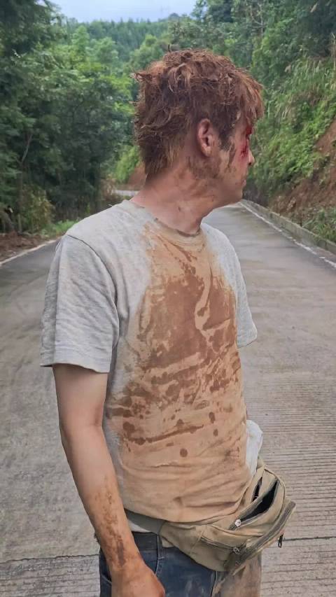 #包贝尔出轨风波后首现身# 还是不要过度猜测啦，明星私下生活难知晓，静待当事人回应，理性吃瓜，不随意
