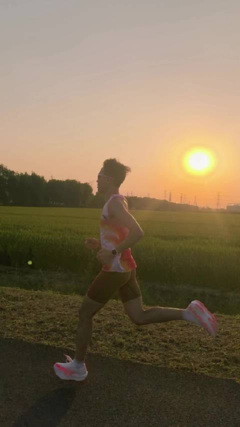 #跑步[超话]# 我也很喜欢在一个人的秋天#即刻开跑##跑步打卡#  ​​​