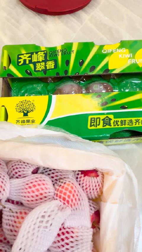 买了4箱水果，有点小这个小苹果
