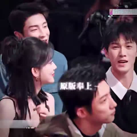 #昀牵孟绕[超话]##李昀锐和孟子义娘家人合唱上了# 小林综艺人缘真好，跑男结识孟姐好友，这次好六夜