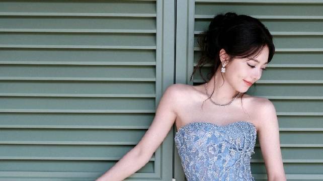 #赵今麦碎冰蓝玫瑰# 我不喜欢这世界 我只喜欢你💜 期待青年演员赵今麦！