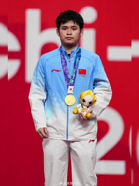 林诗栋获得金牌——林诗栋决赛栋4比0王楚钦，2026亚运会乒乓球男单，林诗栋夺冠，王楚钦获得亚军。中