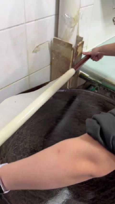 东北丝绸透明筋饼，这要卷点菜，能够一家吃了[哈哈]  ​​​
