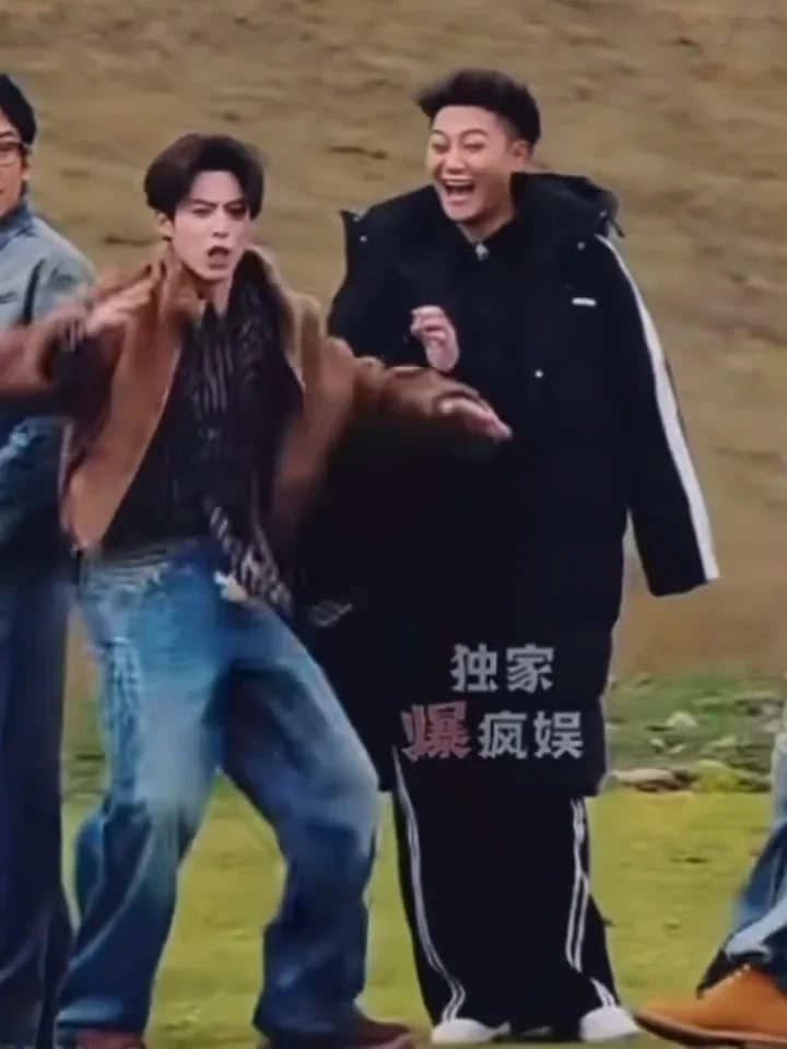 王鹤棣你干啥呢 黄了个桃你还好吗