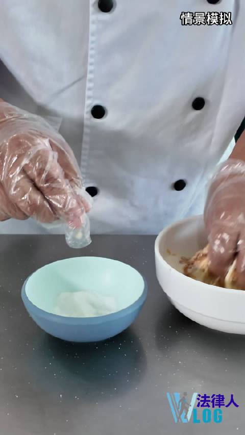 【#食品中添加亚硝酸钠有什么后果#？】如果为了招揽顾客，在炸鸡里添加亚硝酸钠，会对人体产生哪些影响？