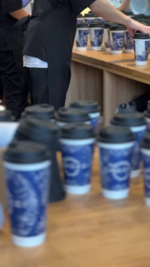 霸王茶姬回应涨工资，今天一天下来手还抬得起来吗？真的该给补助了！