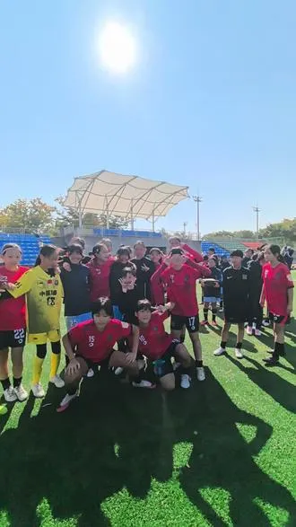 足球无国界，中日韩三国小女足嗨成一片 足球无国界，中日韩三国小女足嗨成一片