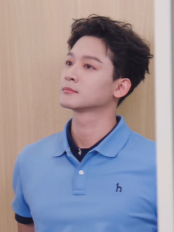 谁呀？这么好看…