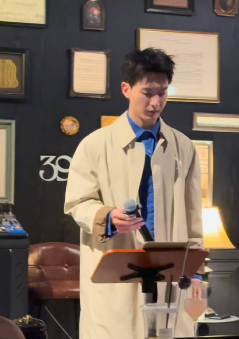 终于见到了顶帅驻唱男歌手 谁懂…真人比视频还帅😭#185大帅哥##人夫感##帅给力[超话]#  ​​