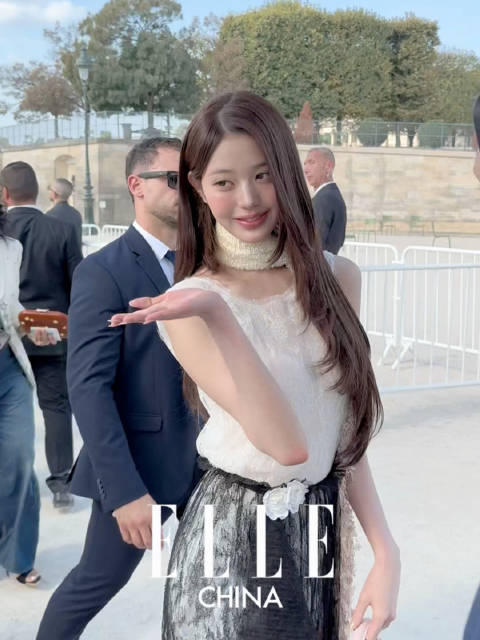 张元英so beautiful today💖！ #ELLE带你看时装周##巴黎时装周#