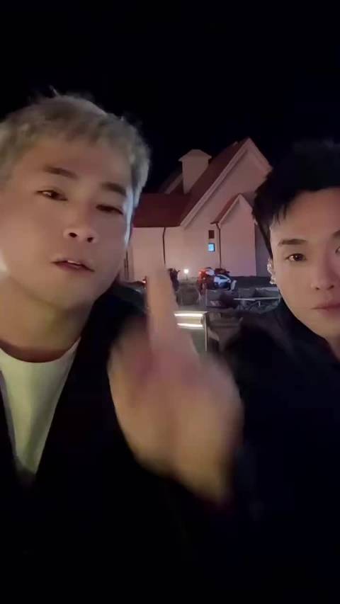 吴迪透露快手千万主播玩剧本，签协议结婚，到期了俩人再离婚，最后分钱。 吴迪这是说的谁啊？