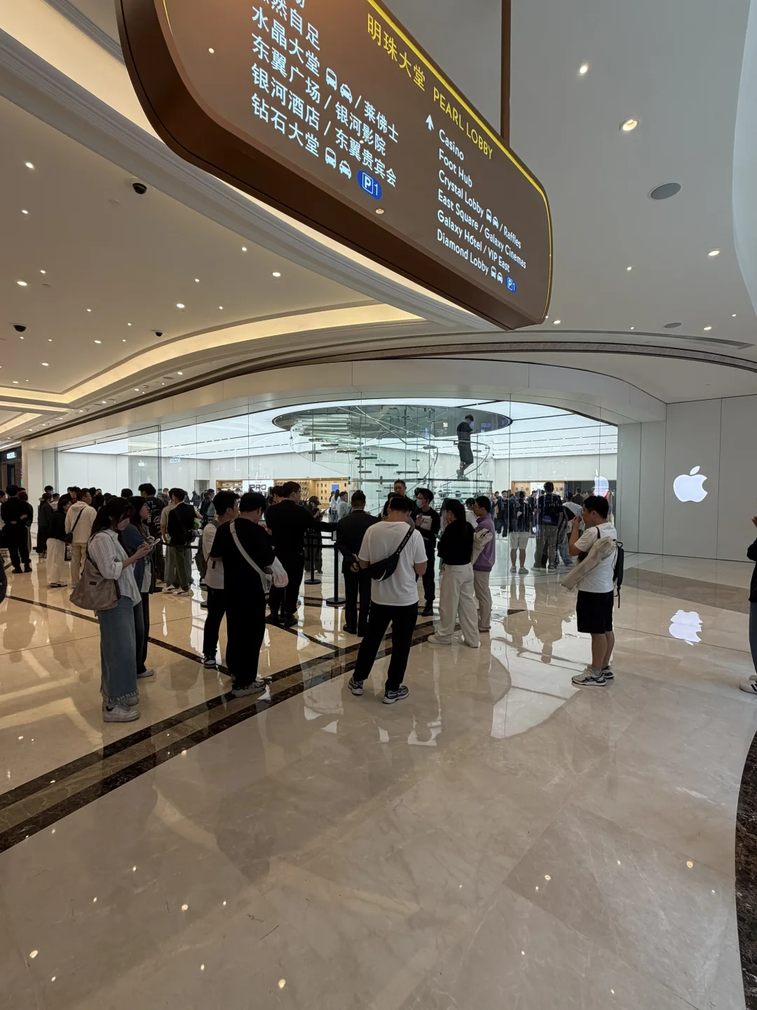 澳门银河苹果店，点解排队？