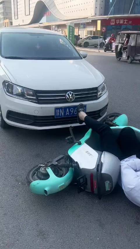 这单生意可以，搞到一部手机，就等打款啦[允悲]  ​​​
