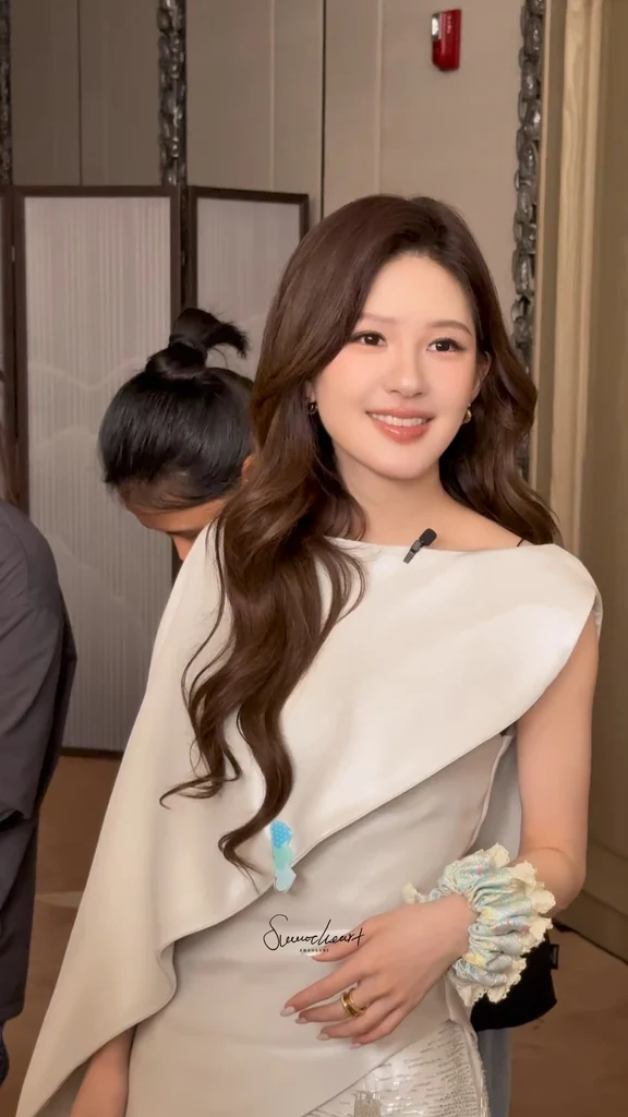 再次拒绝了赵露思的女人们