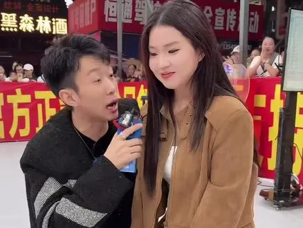 浩哥又在线教授儿歌怎么唱了 浩哥真是一招鲜吃遍天，本视频来自浩子1023直播回放