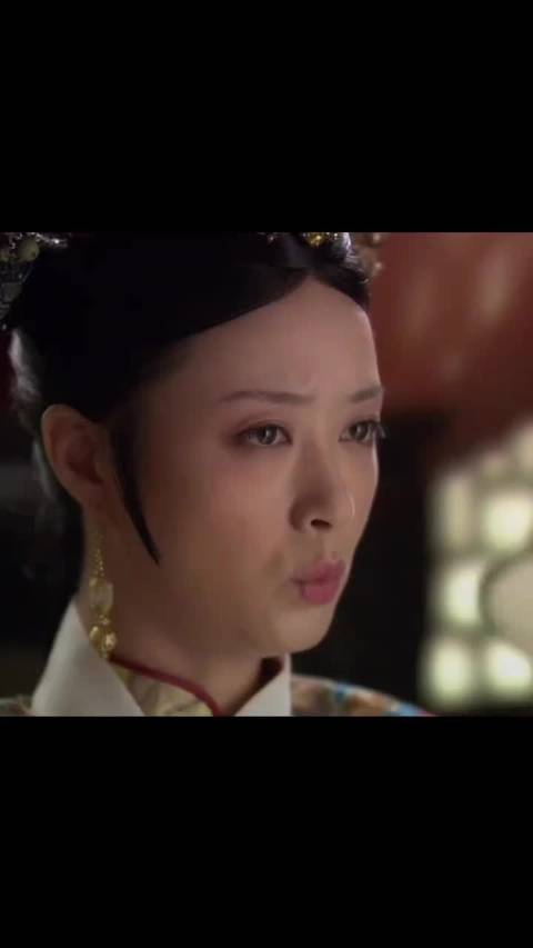 #蒋欣为了吃碗面太不容易了# 蒋欣大骨架易胖，拍戏的时候饮食管控超严格，平时主食都很少碰，好不容易馋