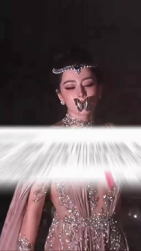 #迪丽热巴放飞蝴蝶是临场反应##迪丽热巴放飞蝴蝶不是设计的#哇趣