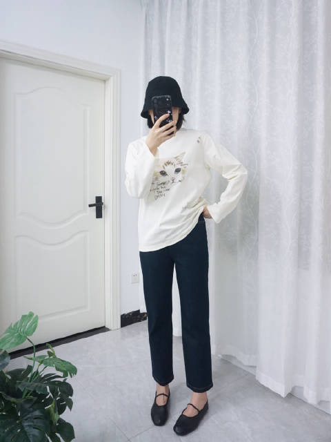 牛仔裤➕猫咪🐱T恤上身视频～#沉浸式入秋#  ​​​