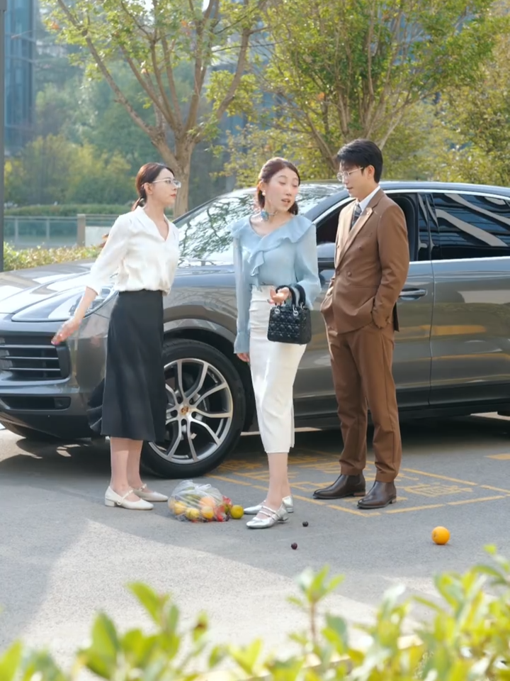 秘书砸坏红旗轿车，竟不知车主是诺奖得主