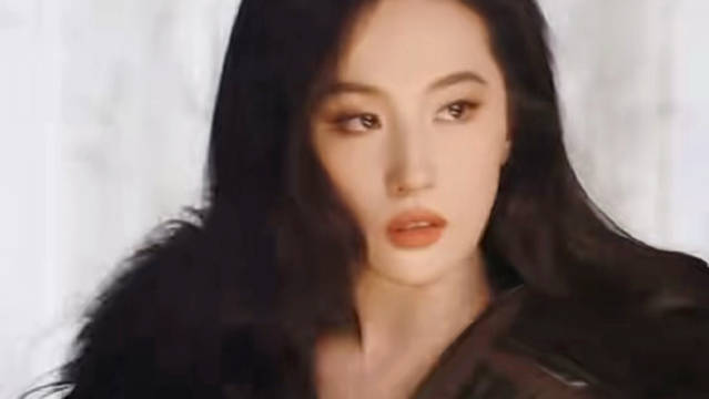 什么是来自“巨星的碾压”？刘亦菲直接拿下创刊40年来首位单人三封金九！ ｜刘亦菲｜时尚芭莎｜金九｜氛