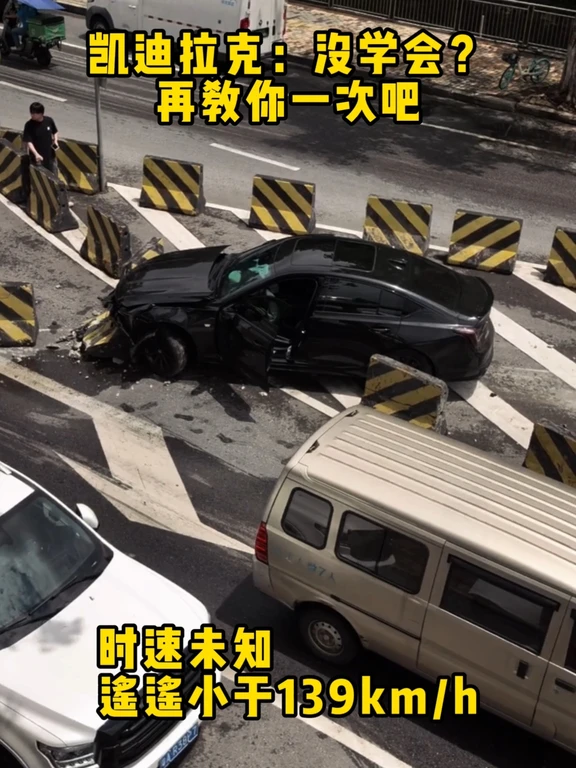 当我的兄弟以为撞灯杆很危险时