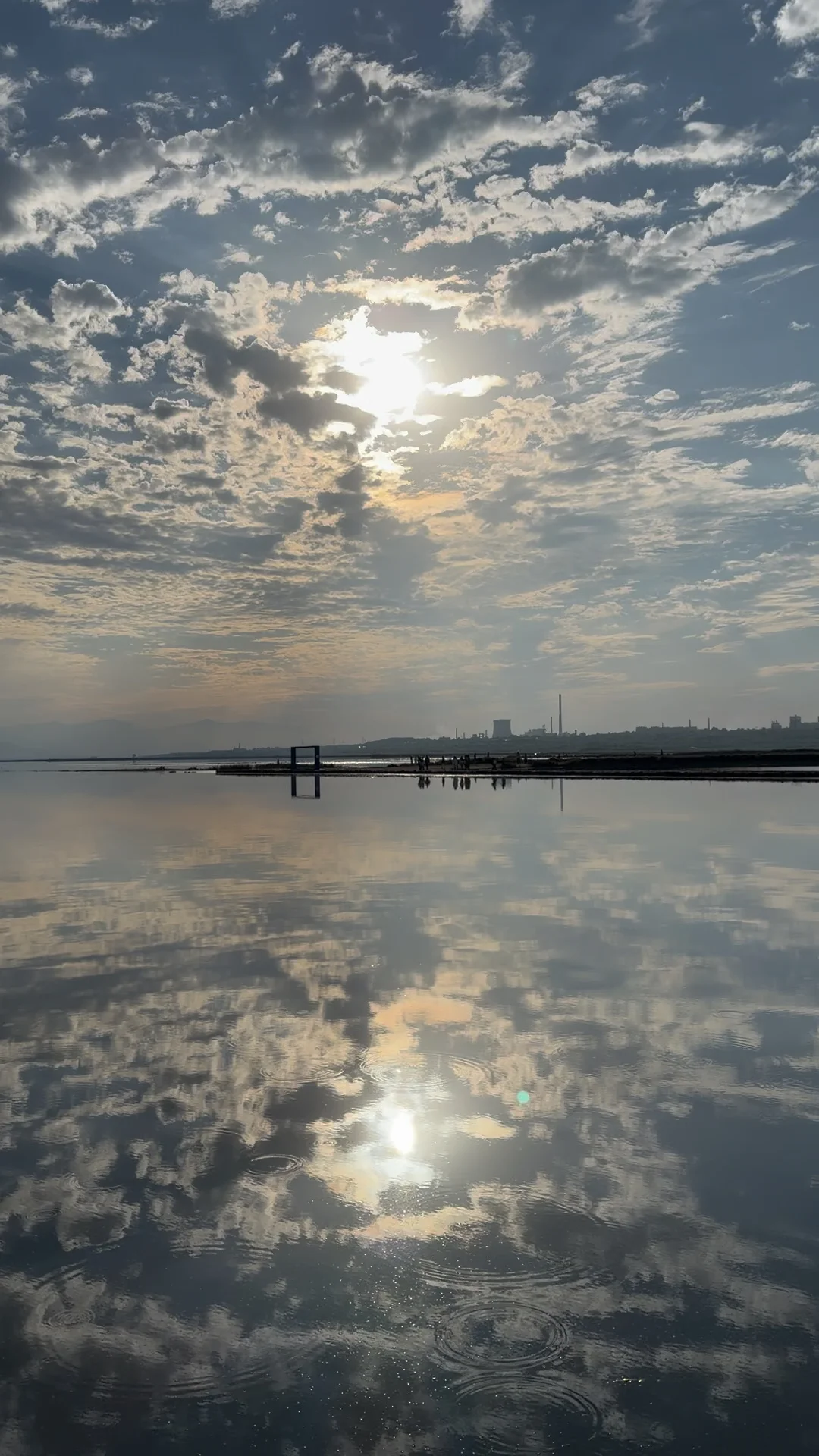 这里是山西运城七彩盐湖，有没有洱海的感觉