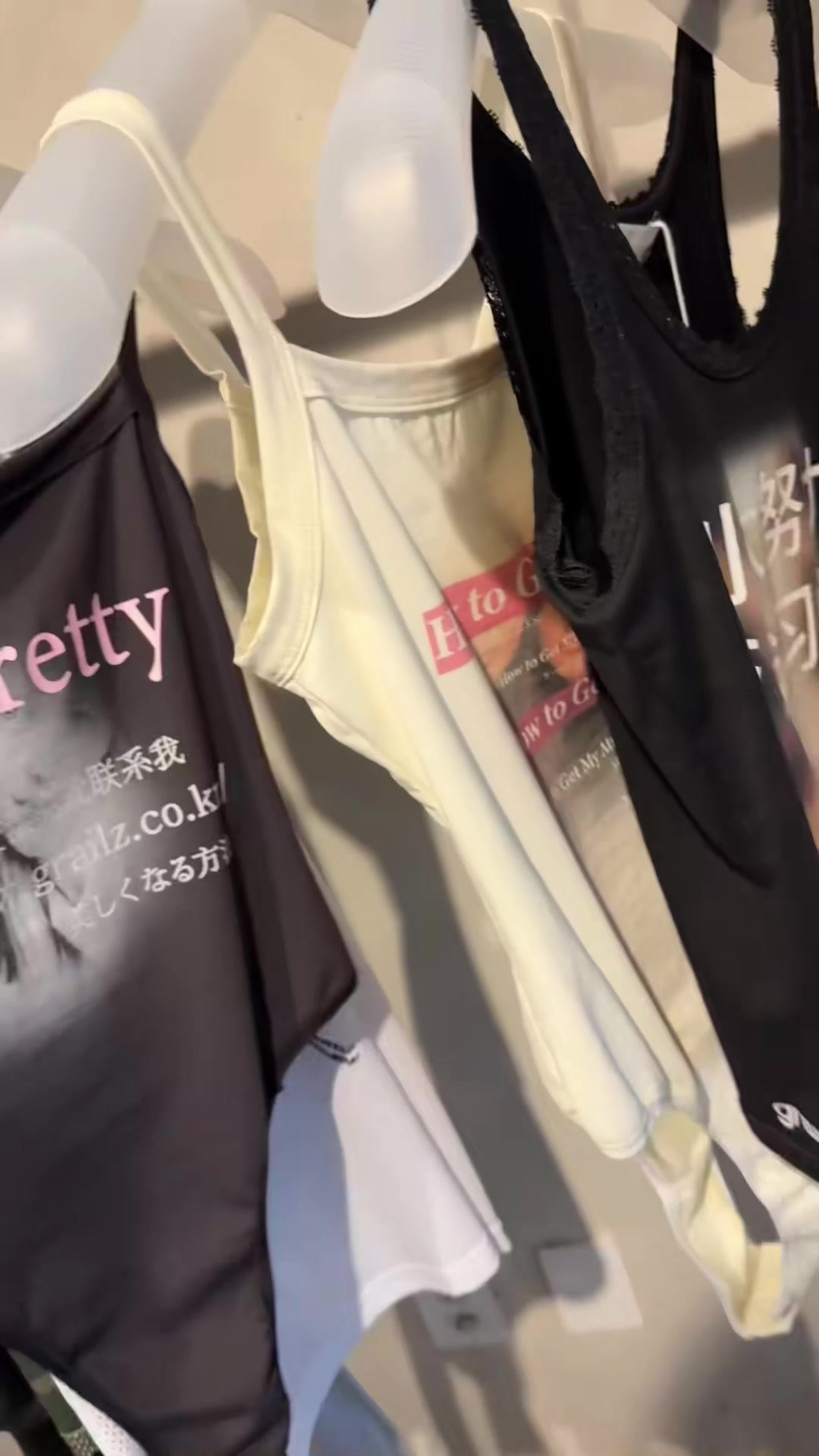 在韩国逛街挑衣服，瞬间悟了！看不懂的文字自带高级感