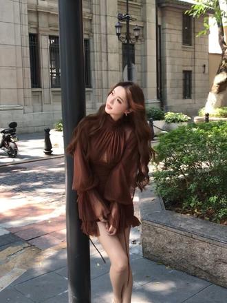 周围都是漂亮的花 谁又会执着我这一朵