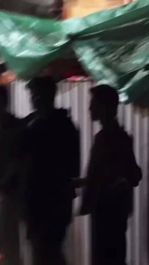 谁懂啊，陈哲远零点从片场抽身，出来和元宝们碰面，一同迎接自己的三十岁，是独属于他们的双向奔赴
