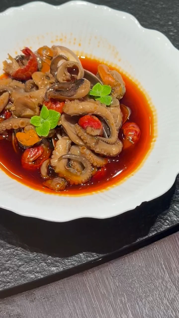 📍南京｜明丰小渔馆·院子餐厅天元西路店 捞汁小海鲜连续两份吃出活体蛆虫，商家的操作刷新认知 （不停举