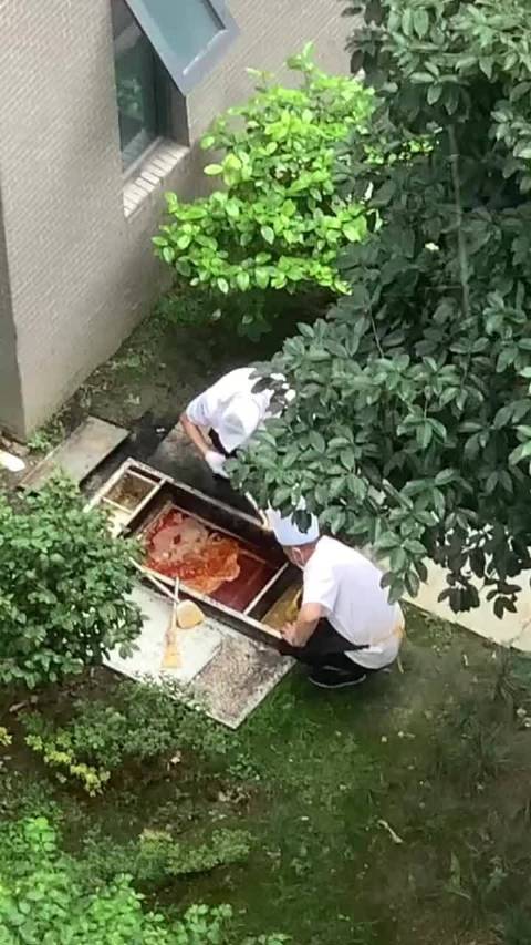 这是厨师🧑‍🍳师傅，准备打包回家吗