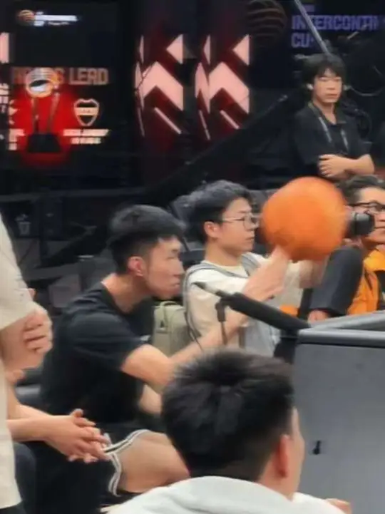 三宁：必要时我会拿球🏀