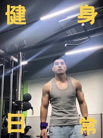 黑暗里沉淀 训练中发光 不必追光 自己成为光