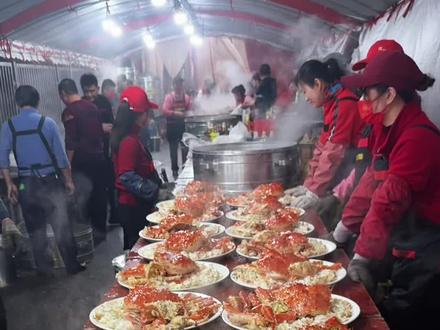 福建农村结婚酒席现场，看看都请亲戚朋友们吃哪些硬菜？