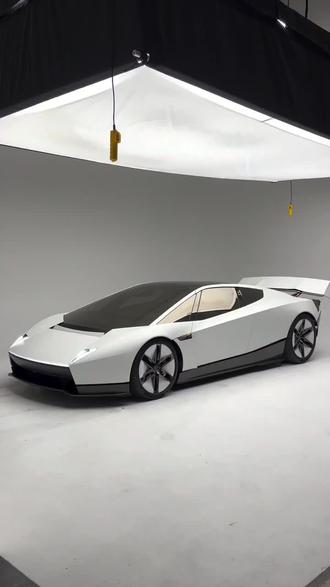 全新特斯拉roadster 到达展厅