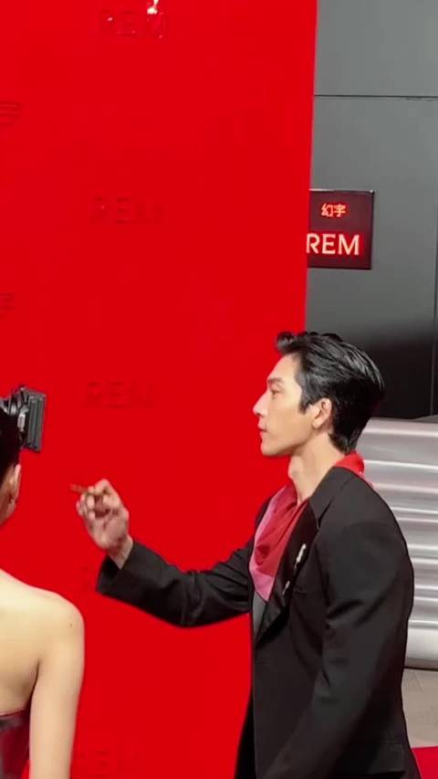 #井柏然最会抛媚眼的男人#所有人注意保持腔调[卡皮巴拉][卡皮巴拉]完全是最会抛媚眼的男人来的吧  