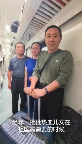 难忘的绿皮火车，41年前乘绿皮火车奔赴前线，今天，乘绿皮火车奔走在弘扬英雄精神的路上。