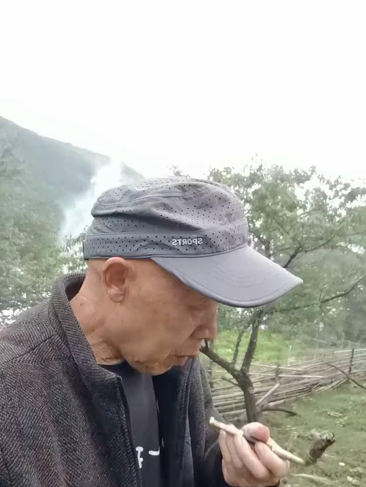 让我们一起致敬我们最可爱的人…。