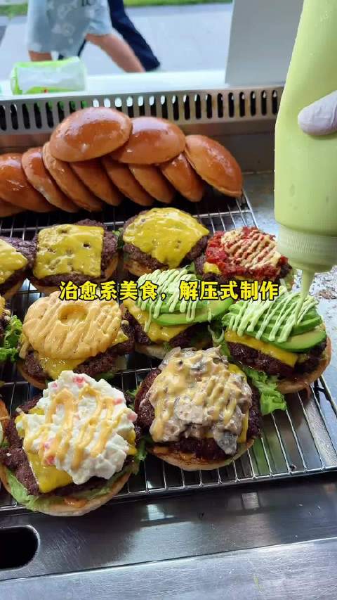 大半夜刷到这个，看着一层一层叠上去，我的眼泪不争气地从嘴角流了下来