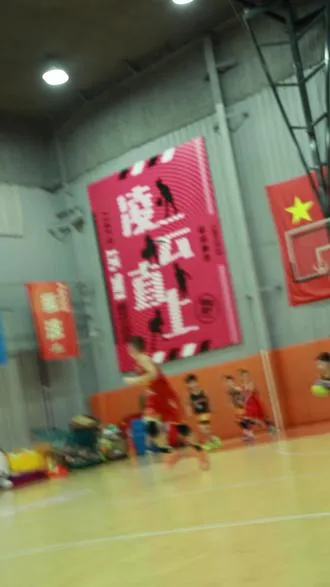 “因为人总要往高处走” 让你想起了谁和谁？虽然没有那么极限