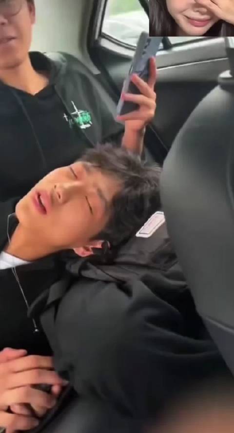 兄弟感情真好被帅到了  ​​​