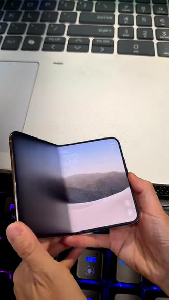 iPhone Duo也是用上了啊一般般 你们的iPhone Duo是不是都还要等俩月才到，我先替你们