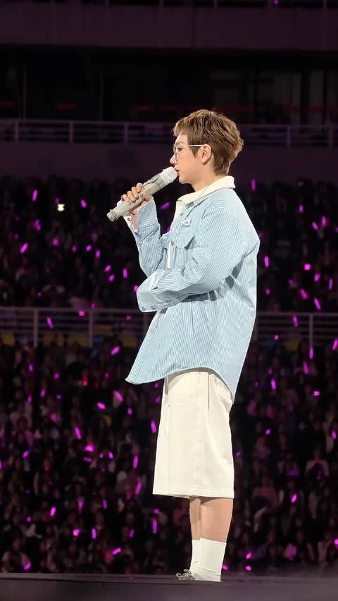 #汪苏泷改编因为了解的原因# 把悲伤的歌改得没那么悲伤，不是削弱原曲，是给现场加了一层照顾