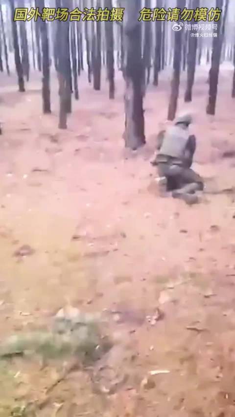 【俄乌战场上的工兵这样处理敌方埋设的地雷】