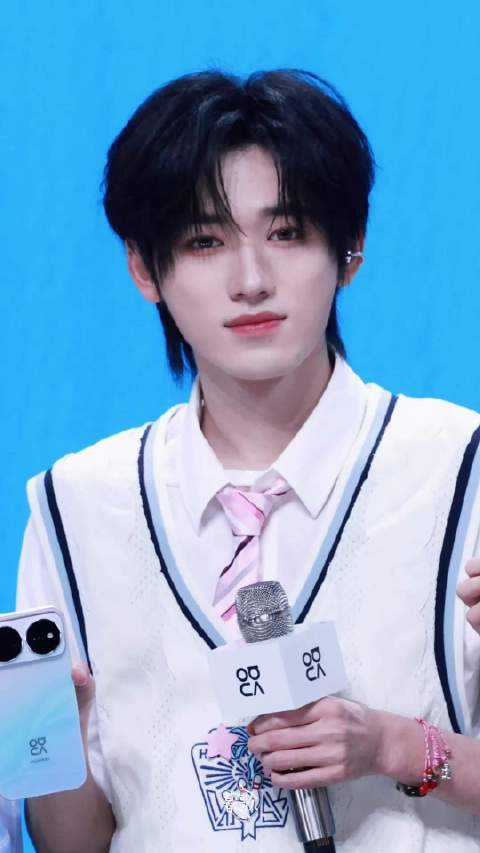 #宋亚轩[超话]#  𝟐𝟔𝟎𝟔𝟎𝟏 华为发布会 Sweet Heart💞 @时代少年团-宋亚轩
